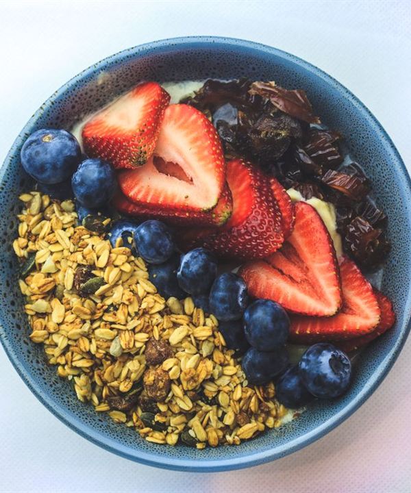 Yogurt bowl with berries and granola